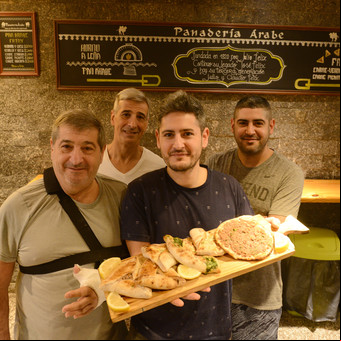 Del Líbano a Floresta: la panadería de 104 años especializada en empanadas árabes que siempre tiene cola