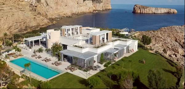 Messi le exige 50 mil euros a los ambientalistas que vandalizaron su casa y lo invitan a sumarse a la lucha contra el cambio climático 