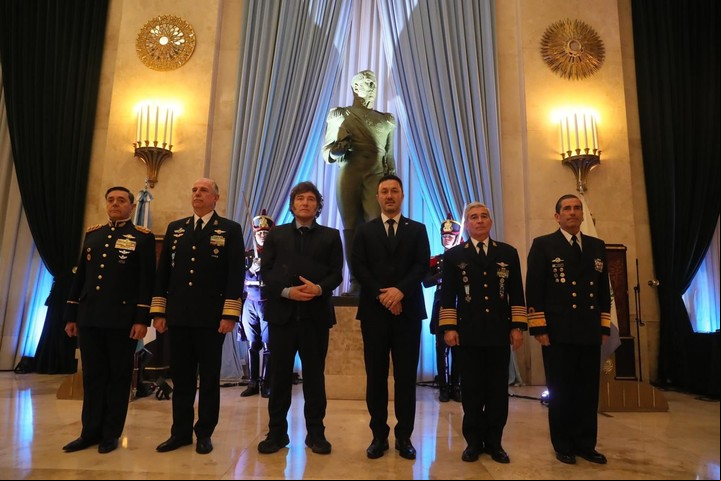 Javier Milei y Luis Petri en la cena de camaradería de las Fuerzas Armadas de 2024. Villarruel no asistió.