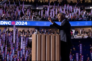 Los Obama fustigaron a Trump y llamaron a votar por Kamala Harris: “No necesitamos cuatro años más de fanfarronadas, torpezas y caos”
