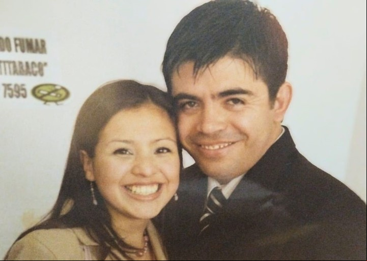 Anabella Robelis y Miguel Ángel Cortez en su casamiento en el registro civil. Gentileza