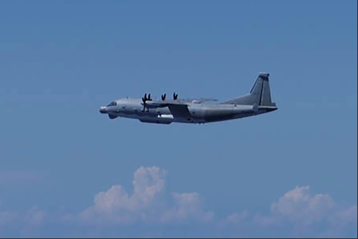 Avión de reconocimiento chino Y-9, lunes 26 de agosto de 2024. El avión de reconocimiento chino Y-9, procedente de China, violó el lunes el espacio aéreo japonés sobre la isla Danjo, frente a la costa suroccidental de la principal isla de Kyushu, en el sur de Japón, durante dos minutos mientras volaba en círculos alrededor de la zona, informó el Estado Mayor Conjunto. (Ministerio de Defensa de Japón vía AP)