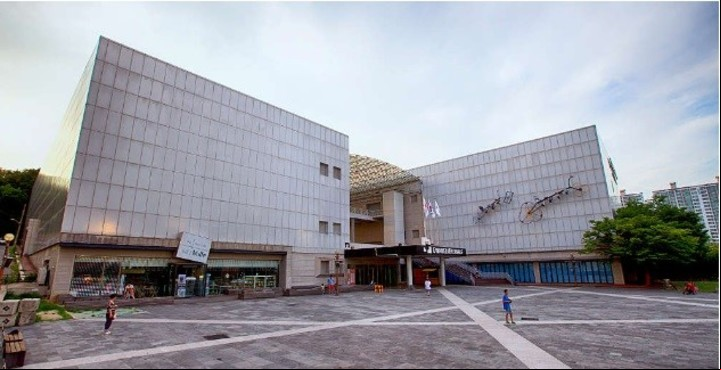 Sala de exposiciones de la Bienal de Gwangju. © Foto: Cortesía Bienal de Gwangju Foundation