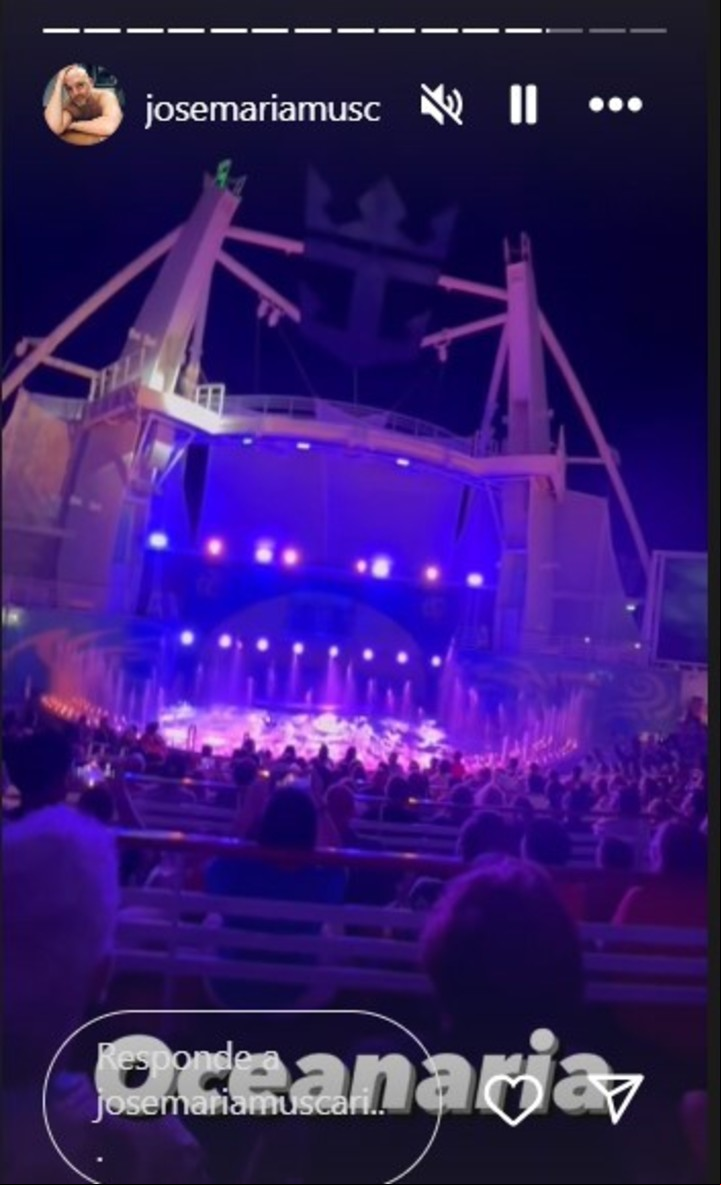 José María Muscari disfrutó de los espectáculos que brindaron en el crucero.