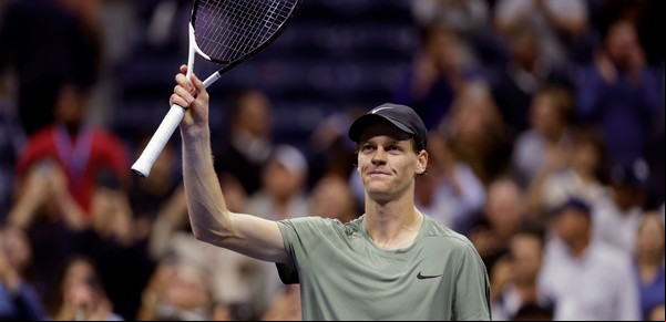 US Open: Jannik Sinner ganó el duelo de candidatos ante Daniil Medvedev y se metió en semifinales 