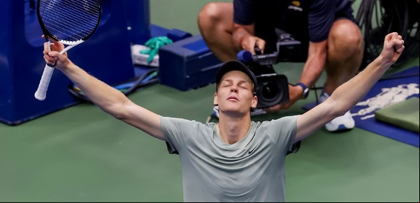 Jannik Sinner soportó el calor agobiante de Nueva York y jugará la final del US Open contra la esperanza local Taylor Fritz