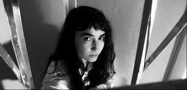 Maca Mona Mu vuelve a la canción cruda y acústica