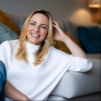 Lucía Galán Bertrand, la pediatra influencer, contra los mitos más frecuentes: del collar de ámbar a los pies descalzos