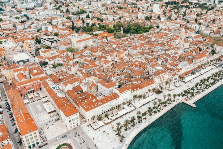 Para trabajar legalmente en Croacia, es necesario un visado de trabajo de categoría D. Foto: Unsplash.