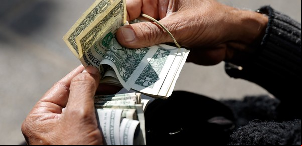 "Dólar pisado": bajaron el blue y el CCL y el Banco Central compró otros US$ 79 millones para las reservas