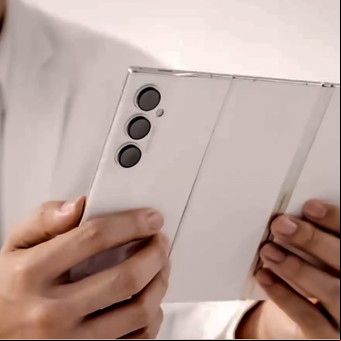 Celulares con tres pantallas, la última tendencia: cuáles son los nuevos plegables "trifold"