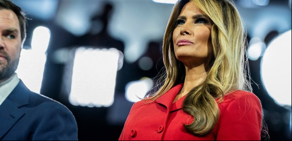 Melania Trump defiende su trabajo como modelo de desnudos mientras promociona su libro