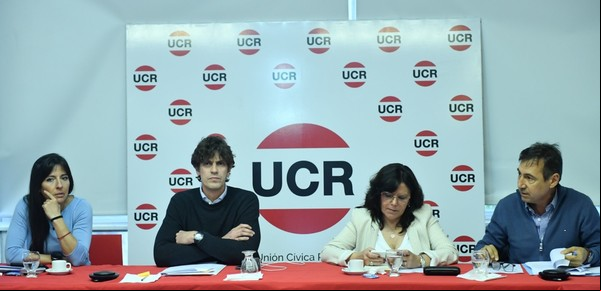 En medio de fuertes cruces, el radicalismo convocó a la convención del partido para definir sus alianzas electorales