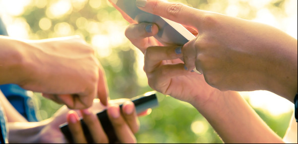 Qué características debe tener un celular de gama media para rendir bien todos los días, según un experto