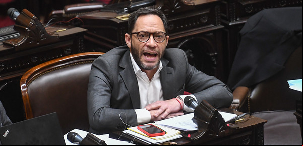 Un diputado sospecha que lo espían y hasta reveló las iniciales del supuesto agente: LR