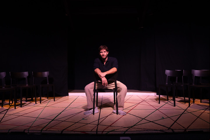 Vico D'Alessandro, en el escenario de la obra "Las Cosas Maravillosas". Foto: Fernando de la Orden