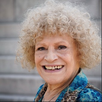 María Rosa Fugazot: por qué defendió a Darthés, la operación que le hizo Lotocki y cómo hace para seguir plena y fumando a los 81 años