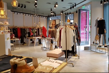 Dos famosas marcas de ropa cerraron sus últimos dos locales y su futuro es incierto