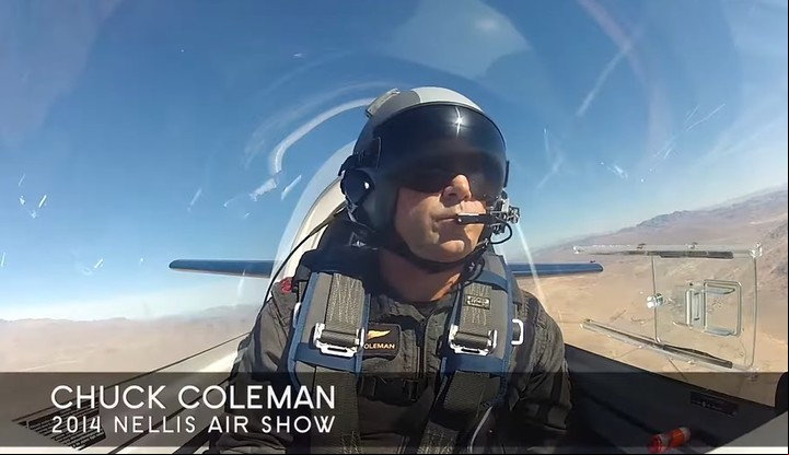 El piloto, en una exhibición de vuelo llevada a cabo en 2014. Foto: captura/YouTube "primashock".
