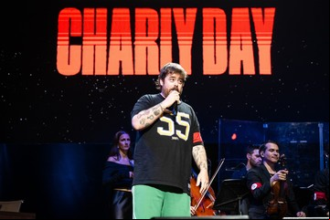 Charly Day de Olga en el Coliseo: cómo fue el incesante desfile de grandes cantantes y canciones inolvidables