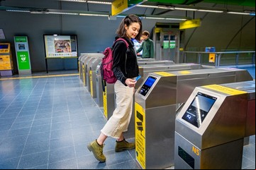 Comienza a funcionar el código QR para pagar el subte con el celular pero solo para s de una billetera
