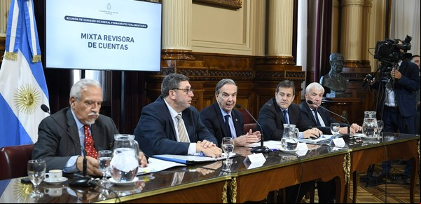 Con el OK de Cristina, el peronismo propone agregar dos cargos en la Auditoria para repartirse con el Gobierno y la oposición