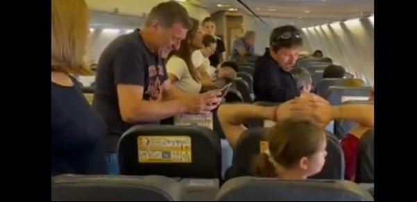 Más problemas en Aeroparque: pasajeros de un vuelo a Bariloche quedaron casi dos horas "atrapados" en el avión