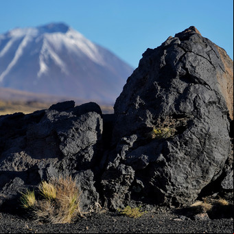 Volcanes en Argentina: cómo es el circuito turístico que te lleva por caminos de arena negra y paisajes de ensueño