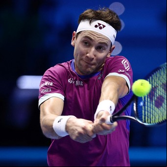 Ruud aprovechó que un irreconocible Alcaraz estaba enfermo y dio el gran golpe en el ATP World Tour Finals de Turín 