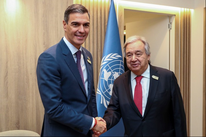 Pedro Sánchez y el secretario general de Naciones Unidas, Antonio Guterres en la COP29 en Azerbaiyán