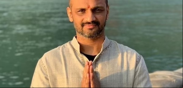 Murió Sharath Jois, reconocido maestro y gurú del Ashtanga yoga: tenía 53 años