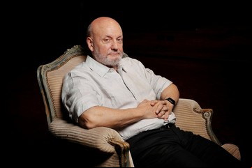 Juan José Camla: cómo y por qué tomó la decisión de no hablar más de política y la sorpresa teatral que prepara junto a su pareja