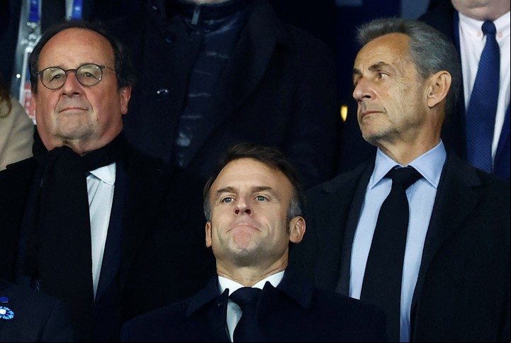Hollande, Macron y Sarkozy en el partido de fútbol entre Francia e Israel. Foto: Reuters