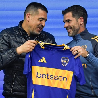 Por qué Riquelme cambió de opinión y echó a Gago de Boca de la noche a la mañana