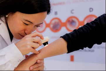 Chequeo de lunares en todo el país para democratizar el  a la dermatología