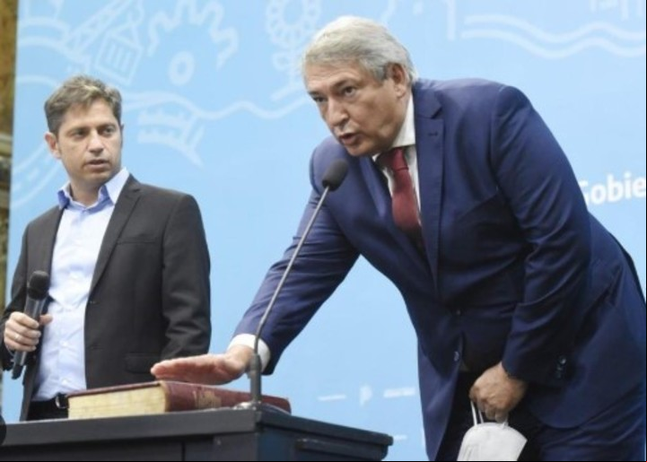 Axel Kicillof cuando le tomó juramento a Jorge D'Onofrio como ministro de Transporte bonaerense.