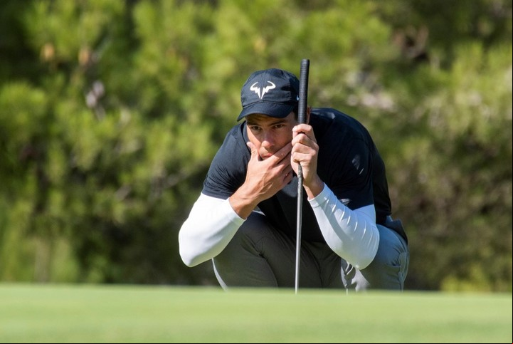 El golf es otra de las actividades en las que invierte su tiempo Rafael Nadal desde su retiro.