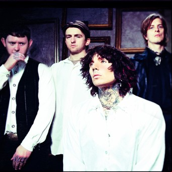 Viene Bring Me The Horizon, la famosa banda de rock, emo y metal alternativo que está decidida a "evolucionar o morir"
