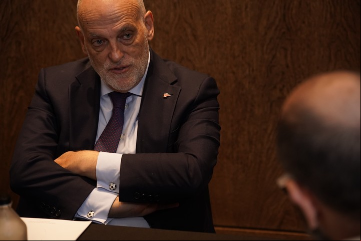 Tebas no cree que una rebaja en los costos para los consumidores ayude a combatir la piratería. Fotos Ariel Grinberg