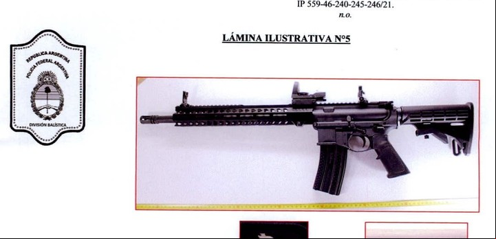 El fusil AR-15 secuestrado en la causa contra "El Rey de la Efedrina" en 2021. El otro estaría en Rosario.