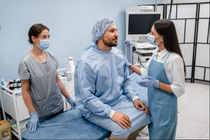 La videocolonoscopia la realiza un médico gastroenterólogo. Foto Shutterstock.