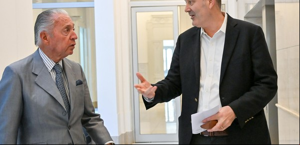 Sturzenegger se cubrió ante los reclamos de la UIA: "Esa no es mi área"