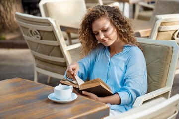Historias y café: las librerías de Buenos Aires donde podés comer algo rico y leer un libro 