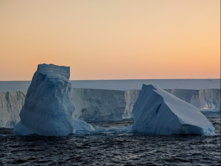 El iceberg A23a, que se desplaza a la deriva.