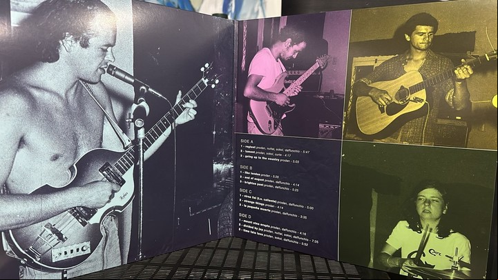 El vinilo de "Time fate love" de Luca Prodan es doble y tiene fotos especiales en su interior.