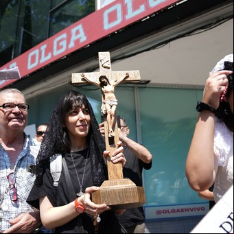 En OLGA pidieron disculpas por el sketch del pesebre viviente, pero no bastó: se organizó una protesta en la puerta del canal 