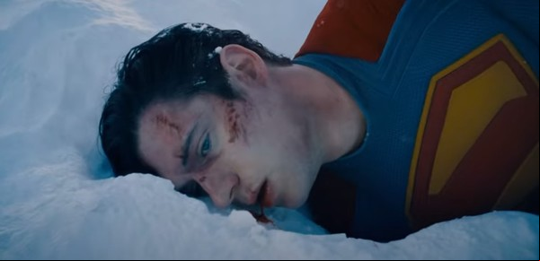 Superman aparece sangrando y con su perrito en el primer tráiler de la nueva película: ¿cuándo se estrena?