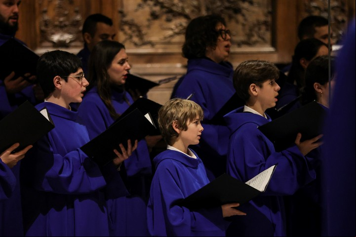 El coro de Notre Dame en Navidad. Foto: EFE