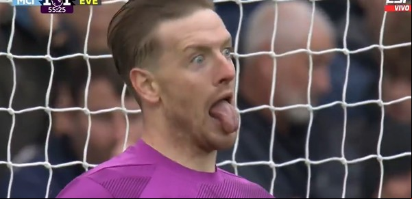 La burla de Pickford a lo Benedetto para atajarle un penal a Haaland y mantener la racha fatal del Manchester City en la Premier League