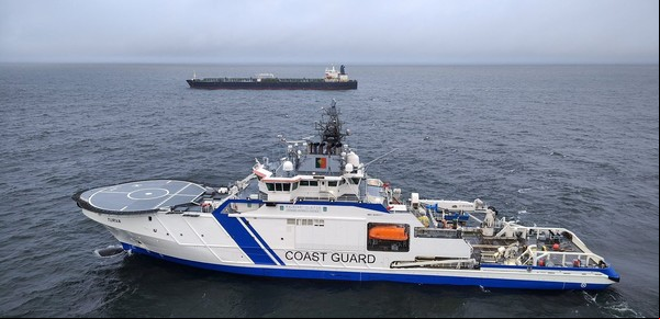 Finlandia investiga a un buque procedente de Rusia por sospechas de sabotaje de cable de electricidad submarino que la conecta con Estonia